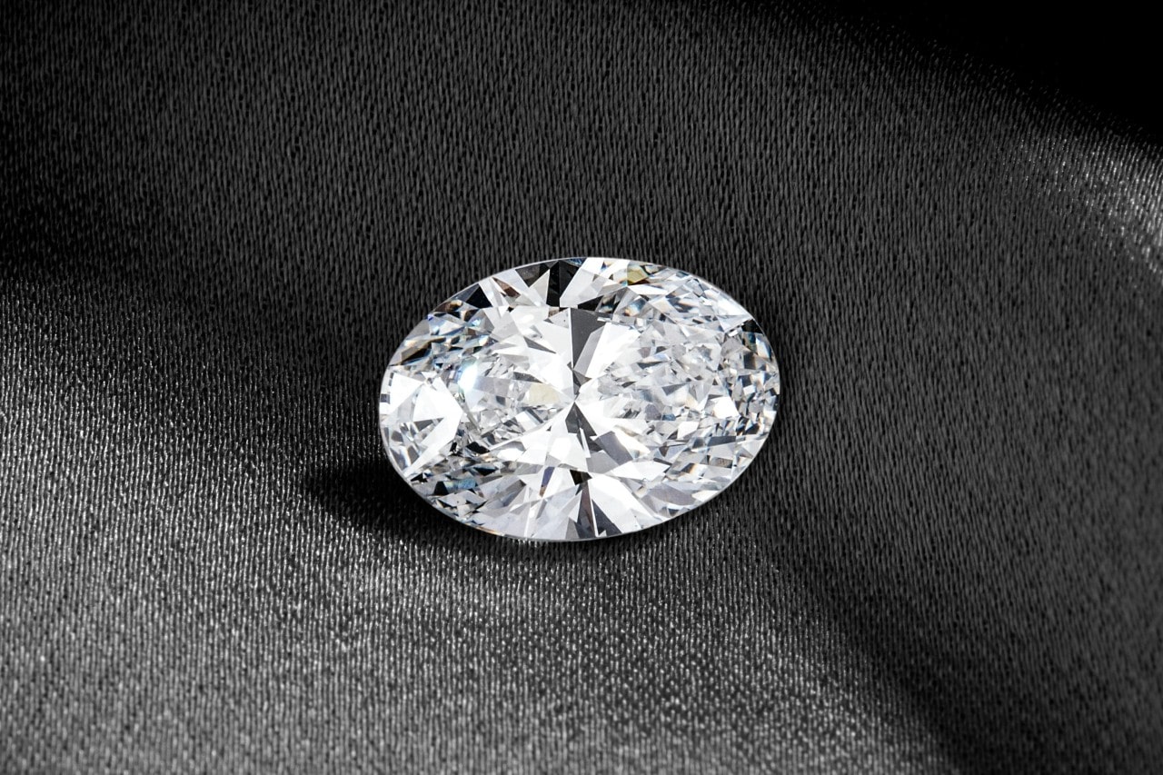 An oval diamond against a grey background